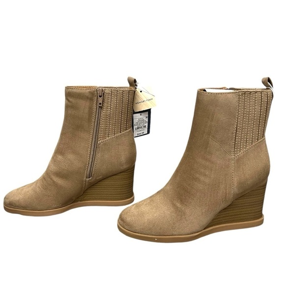 NWT Universal Thread Taupe Wedge Boots - Size 6 - Picture 8 of 14